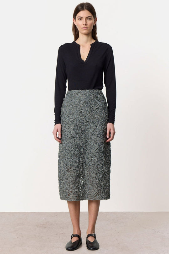 Leveté Room Ika 22 Bluse i sort - Din Tidløse Stilpartner