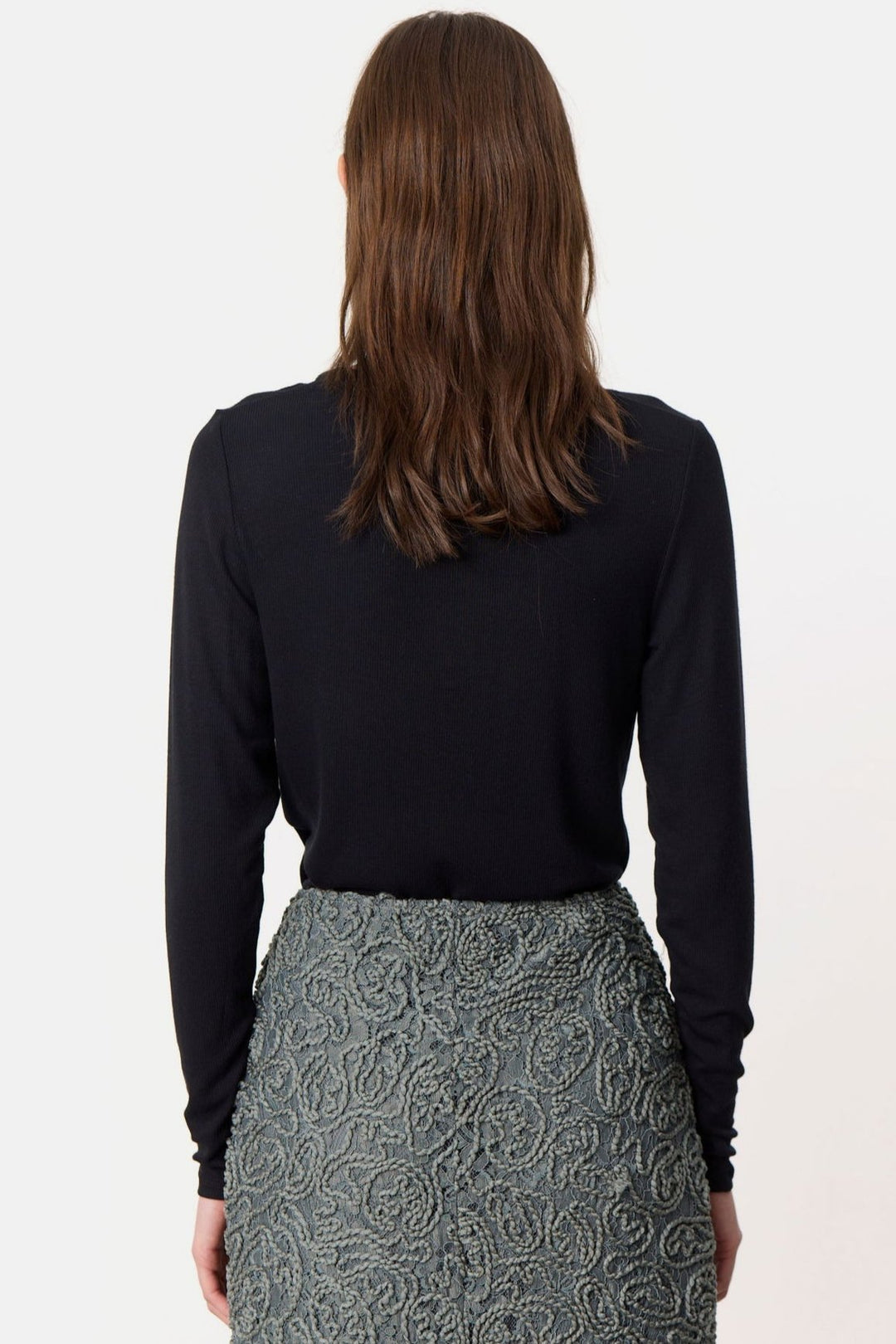 Leveté Room Ika 22 Bluse i sort - Din Tidløse Stilpartner