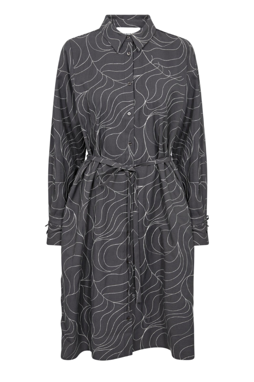 Levete Room LR-Kora 2 kjole, mellemlang kjole med krave, knapper og abstrakt linjeprint.