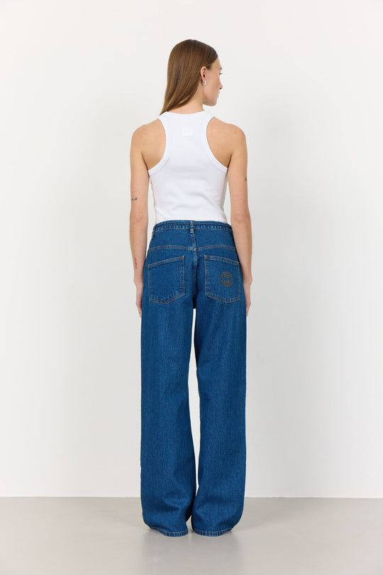 Levete Room LR-Numbia 1 top i hvid, ribbet kvalitet med rund hals og tætsiddende pasform.