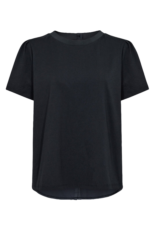Leveté Room LR-Kowa 5 T-shirt i dark navy – 100 % økologisk bomuld, klassisk rund hals og knapdetaljer på ryggen.