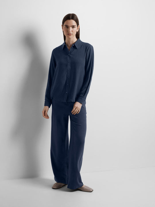 Selected Femme Viva-Gulia HW Long Sun Pant i hørblanding med høj elastisk talje, justerbar snor, skårede sidelommer og loose fit. Perfekte forår- og sommerbukser.