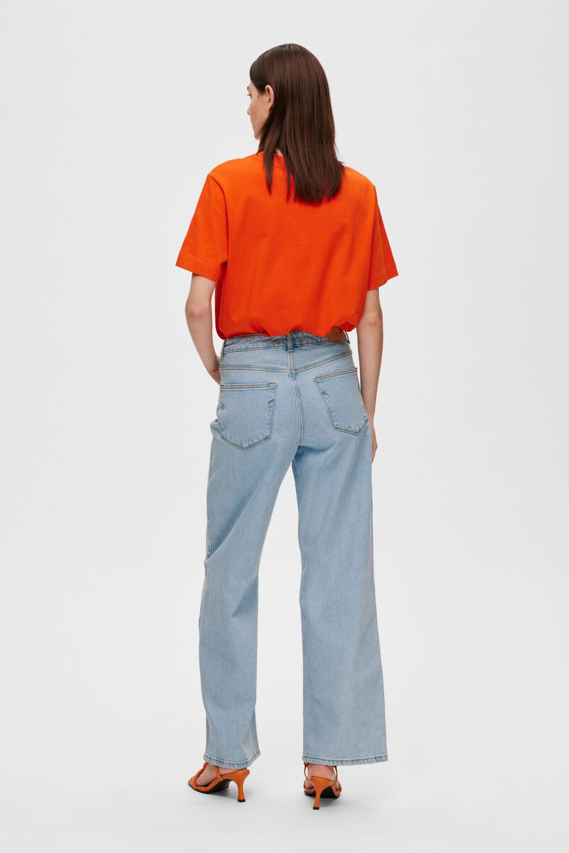 Selected Femme Alice HW Wide Lon Jeans i light blue denim – højtaljede, wide-leg jeans i økologisk bomuld.