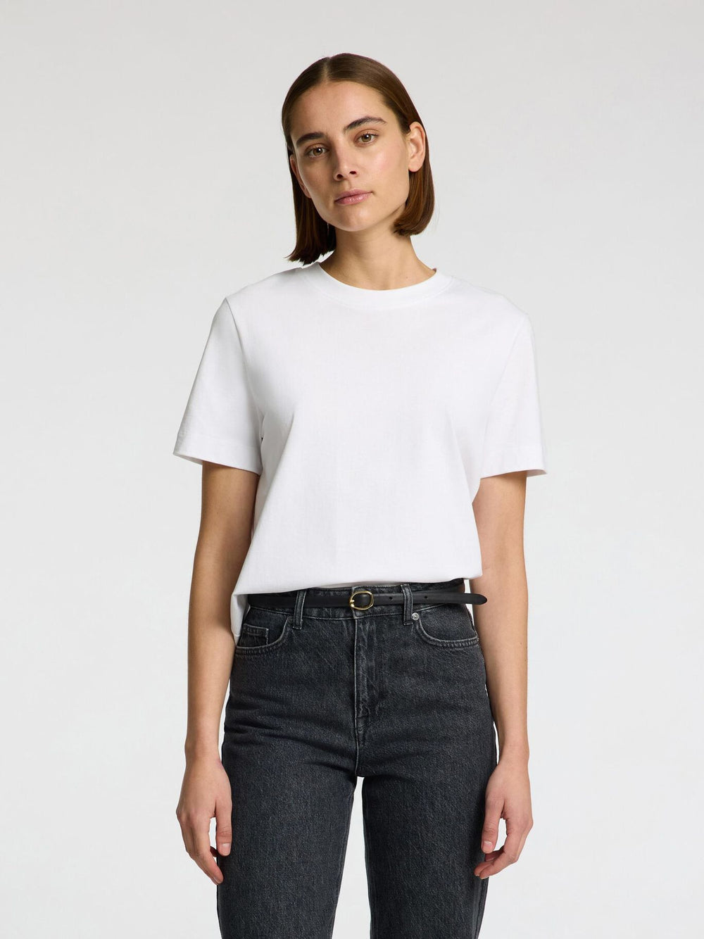 Selected Femme SlfFeline Slim Belt – smalt sort bælte i 100% okselæder med klassisk spændelukning.
