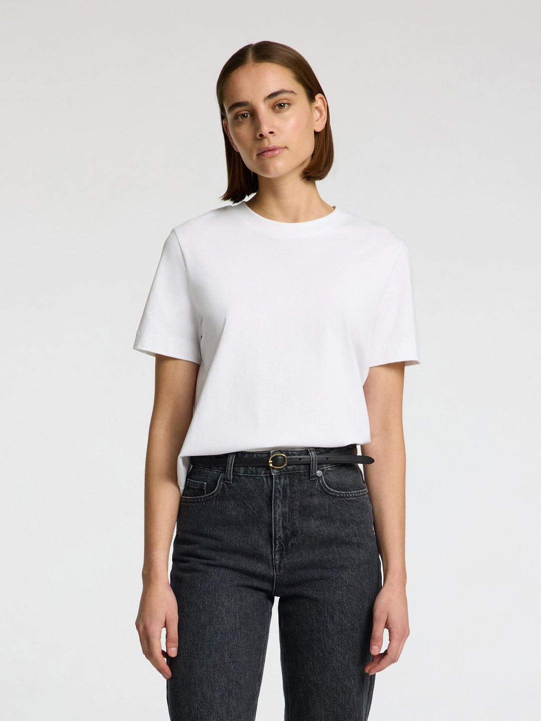 Selected Femme SlfFeline Slim Belt – smalt sort bælte i 100% okselæder med klassisk spændelukning.