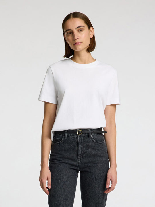 Selected Femme SlfFeline Slim Belt – smalt sort bælte i 100% okselæder med klassisk spændelukning.