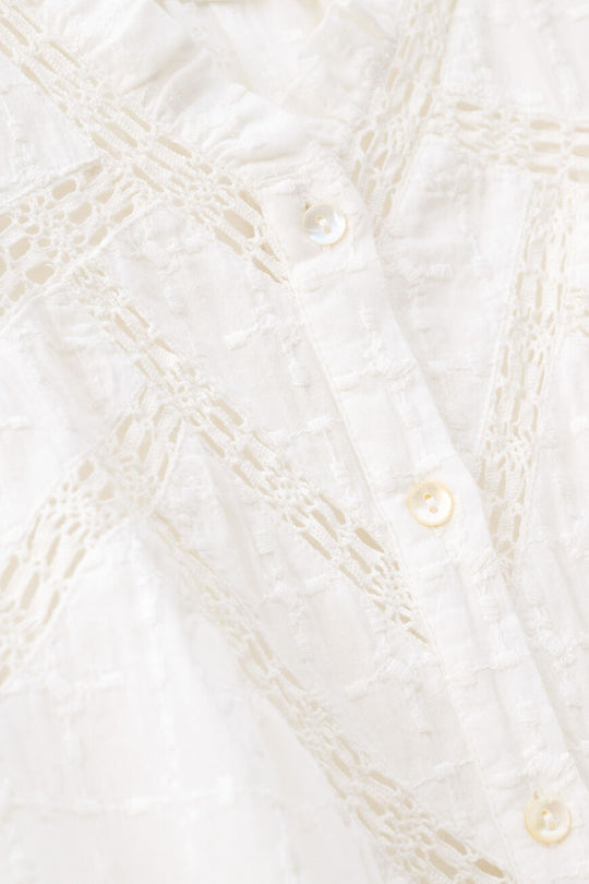 ba&sh Baria skjorte i økologisk bomuld – kortærmet skjorte med løs pasform, fine flæser og delikat mønster. Cassandra.dk