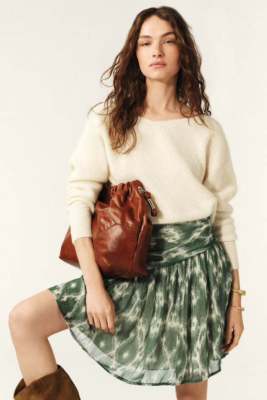 ba&sh Mina Skirt – mini-nederdel i kaki med flair og boheme-look. Let og luftigt stof i 100% viskose.