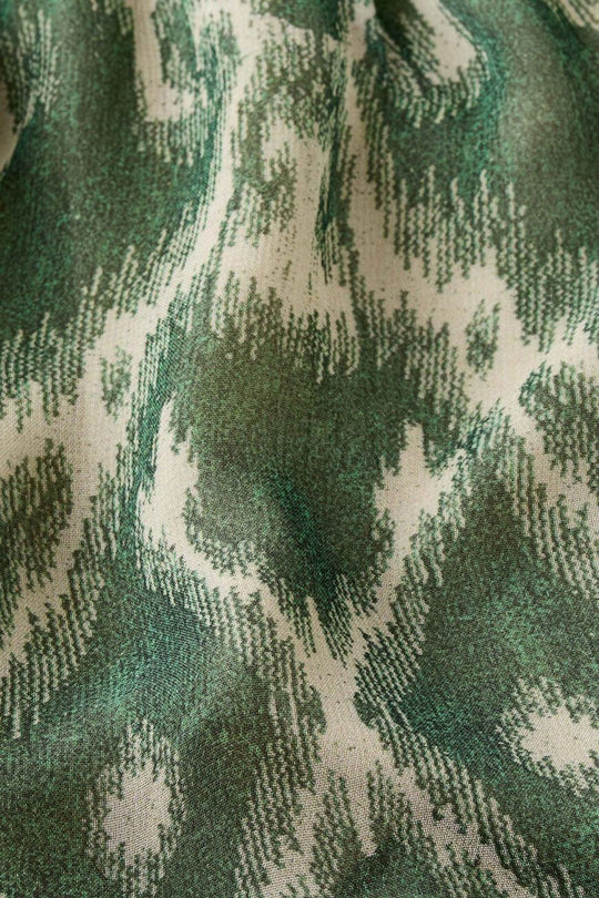 ba&sh Mina Skirt – mini-nederdel i kaki med flair og boheme-look. Let og luftigt stof i 100% viskose.