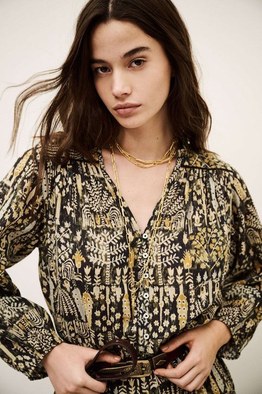 ba&sh Pidola Dress i kaki – løs kjole i 100% økologisk bomuld med v-hals, knapper og ballonærmer.