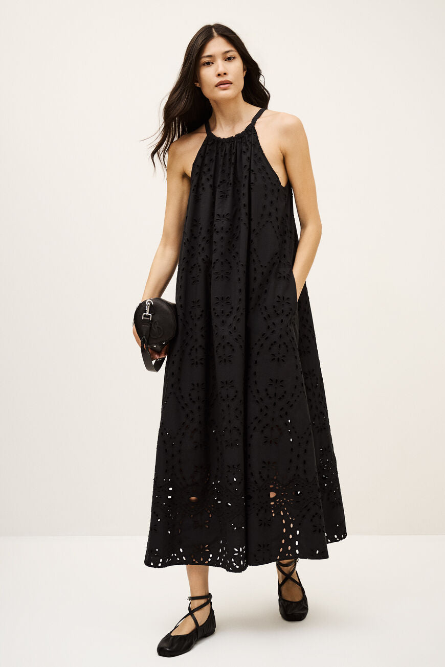 ba&sh Bonie Kjole i sort økologisk bomuld med A-snit, tanktop-stil og blondekant. Midi længde og tidløs elegance.
