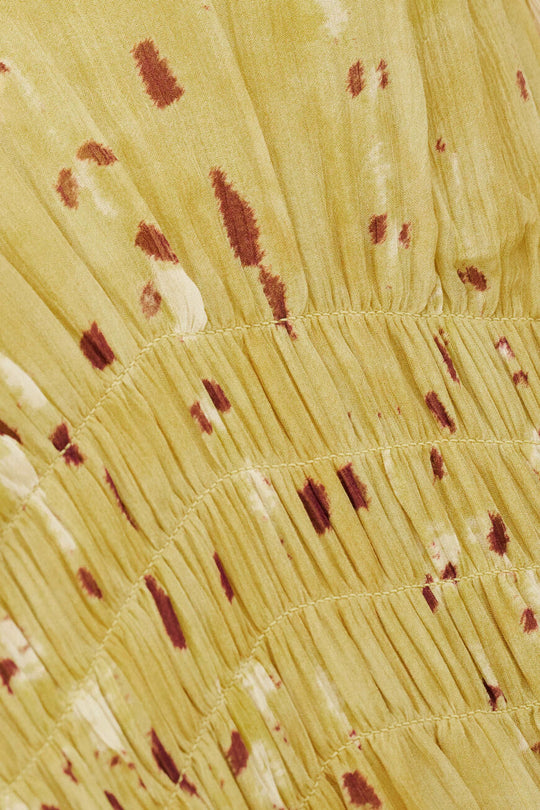 ba&sh Kanissa Mini Dress i gul viskose med V-hals, 3/4-ærmer og elastisk talje. Lårkort og let – perfekt til sommeren.