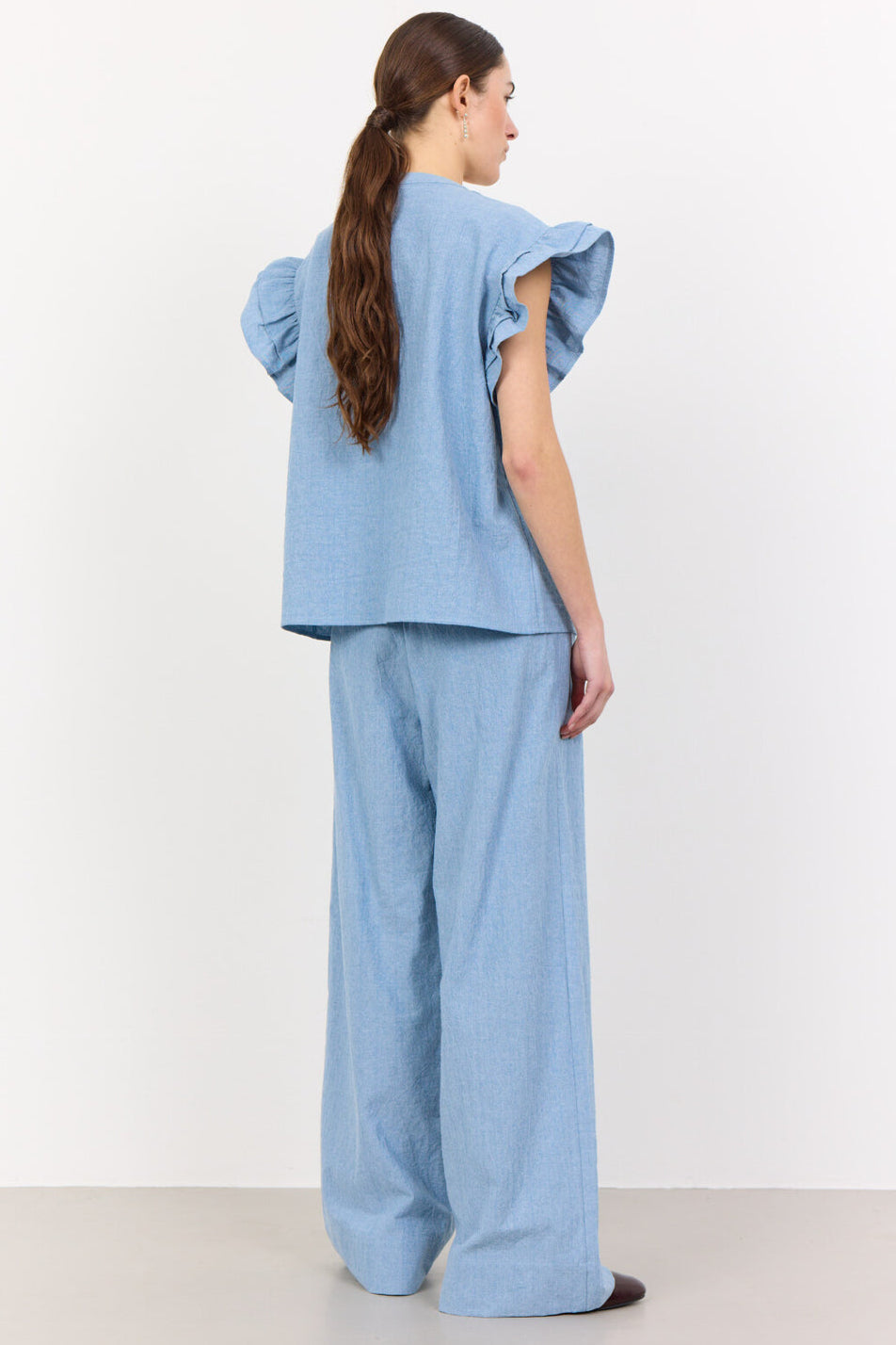 Leveté Room LR-LENNON 1 jogger-bukser i lyseblå økologisk bomuld. Afslappet, komfortabel og perfekt til hverdag.