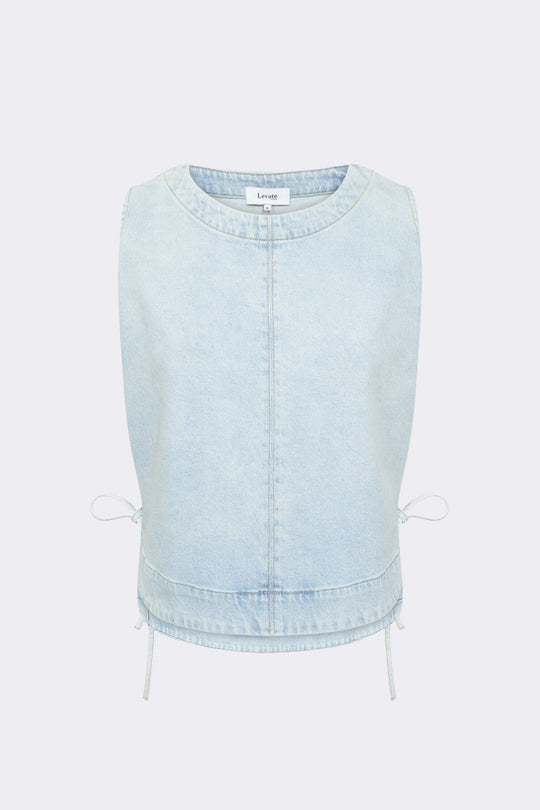 Leveté Room LR-Kosa 9 top i 99 % økologisk bomuld med rund hals, justerbare snore i taljen og elegante syninger.