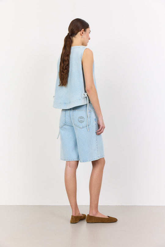 Leveté Room LR-Kosa 9 top i 99 % økologisk bomuld med rund hals, justerbare snore i taljen og elegante syninger.