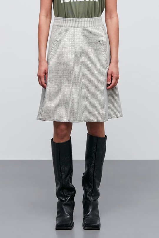 Mads Nørgaard Bromi Stelly Nederdel – A-formet nederdel fra Mads Nørgaard i grøn og grå. Knælang med høj talje, lynlås og lommer.