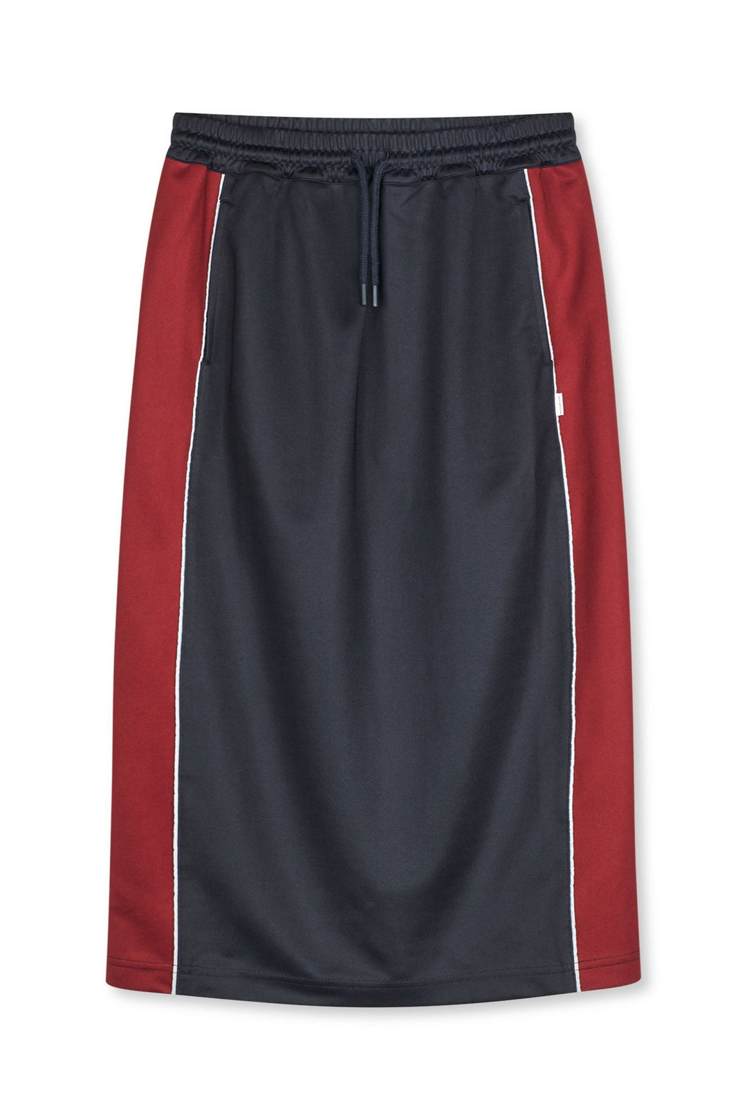 Mads Nørgaard Pique Sport Kayla Skirt i Parisian Night. A-formet basket nederdel i 100 % polyester med snøre i taljen og piping-detaljer. Stilfuld og komfortabel.