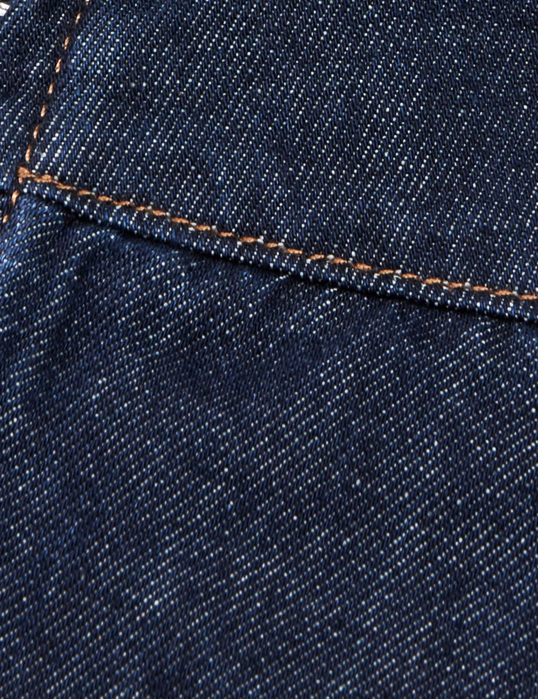 Mads Nørgaard Cosy Denim Stelly Skirt i Dark Indigo. Højtaljet, A-formet denimnederdel i 100 % økologisk bomuld med sidelommer og lynlås bagpå for et klassisk og praktisk look.