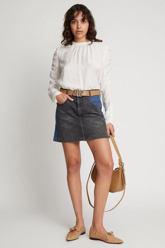 Munthe Seima Bluse i Hvid - Elegant Bluse med Flæse- og Snøre Detaljer