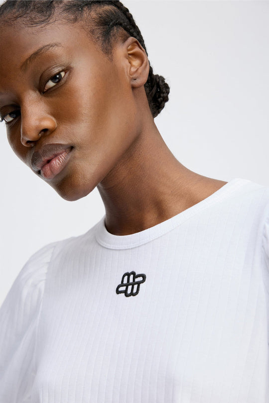 Munthe Parsa T-shirt i Økologisk Bomuld med Feminine Pufærmer