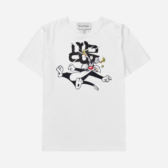 Munthe Lacini hvid T-shirt med Tweety, Sylvester og MUNTHE-emblem. Fremstillet i 100 % økologisk bomuld.