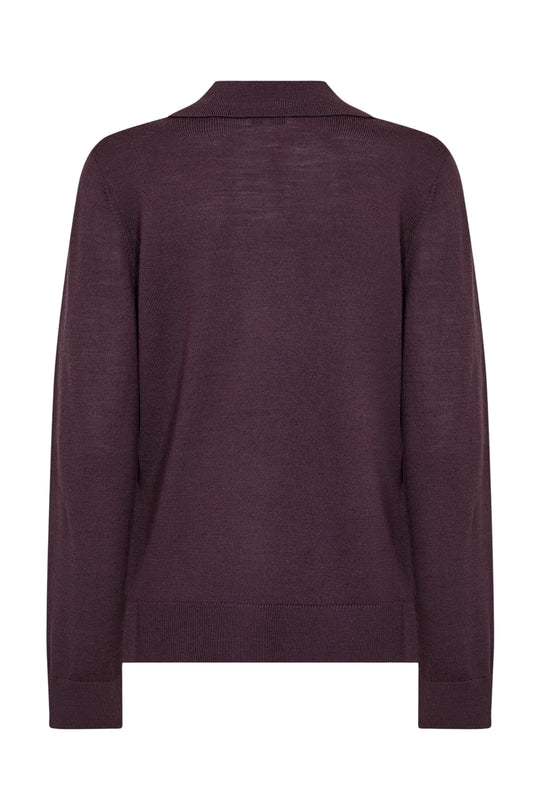 Levete Room LR-Ismaila 9 Pullover i bordeaux, strikket i merinould med krave, V-hals og ribbede manchetter.