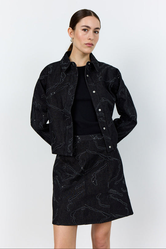 Levete Room LR-Noma 1 Skirt i sort, elegant nederdel med broderet mønster og lynlås bagpå.