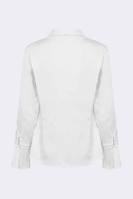 Leveté Room Isla Solid 130 skjorte i hvid økologisk bomuld med skjulte knapper og plisserede manchetter. Klassisk, tidløst og elegant design.