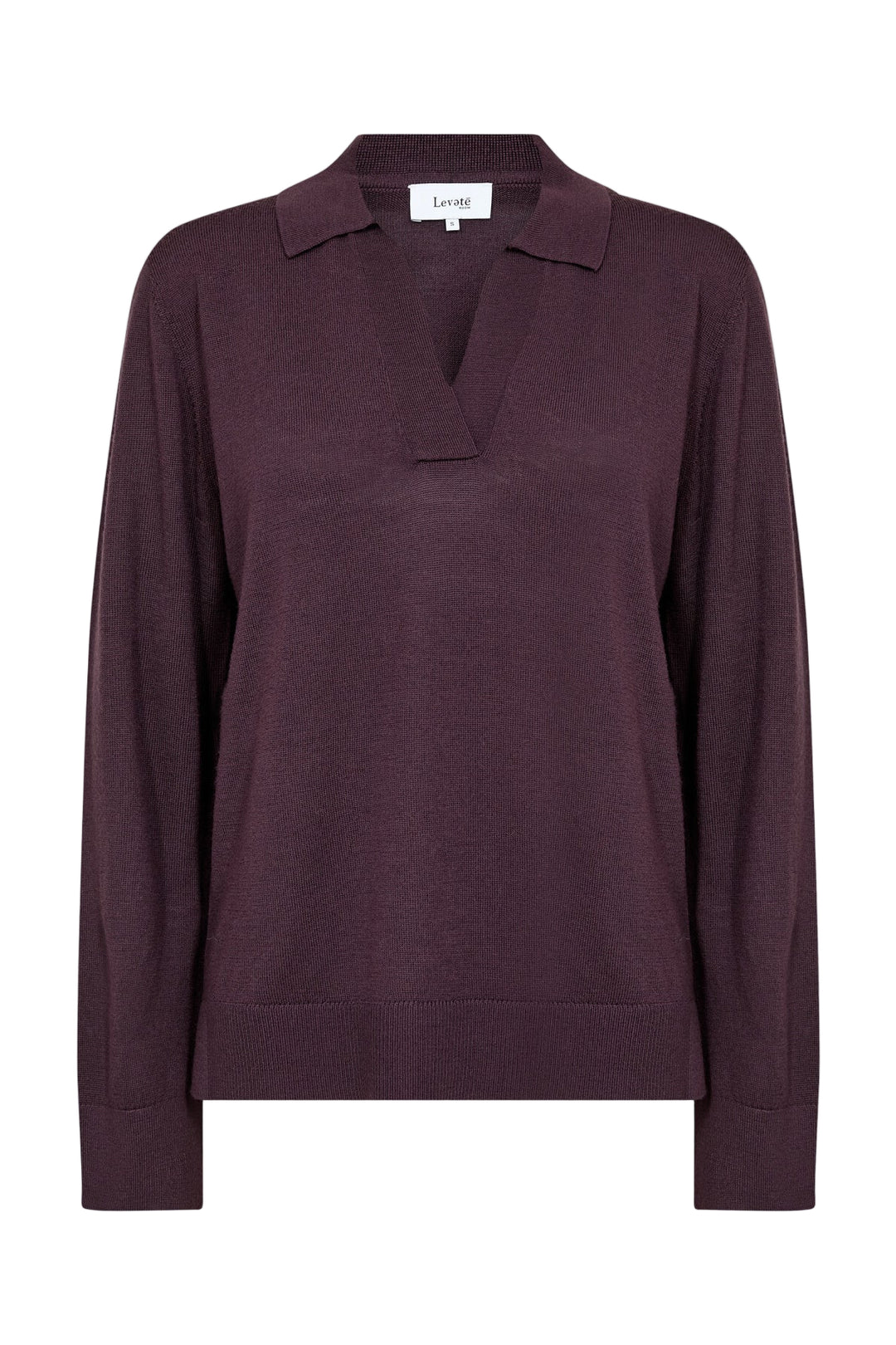Levete Room LR-Ismaila 9 Pullover i bordeaux, strikket i merinould med krave, V-hals og ribbede manchetter.