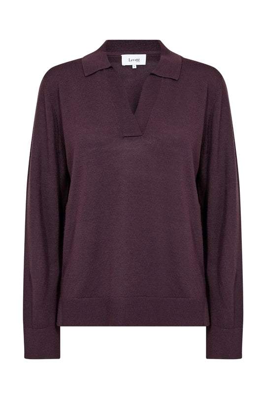 Levete Room LR-Ismaila 9 Pullover i bordeaux, strikket i merinould med krave, V-hals og ribbede manchetter.