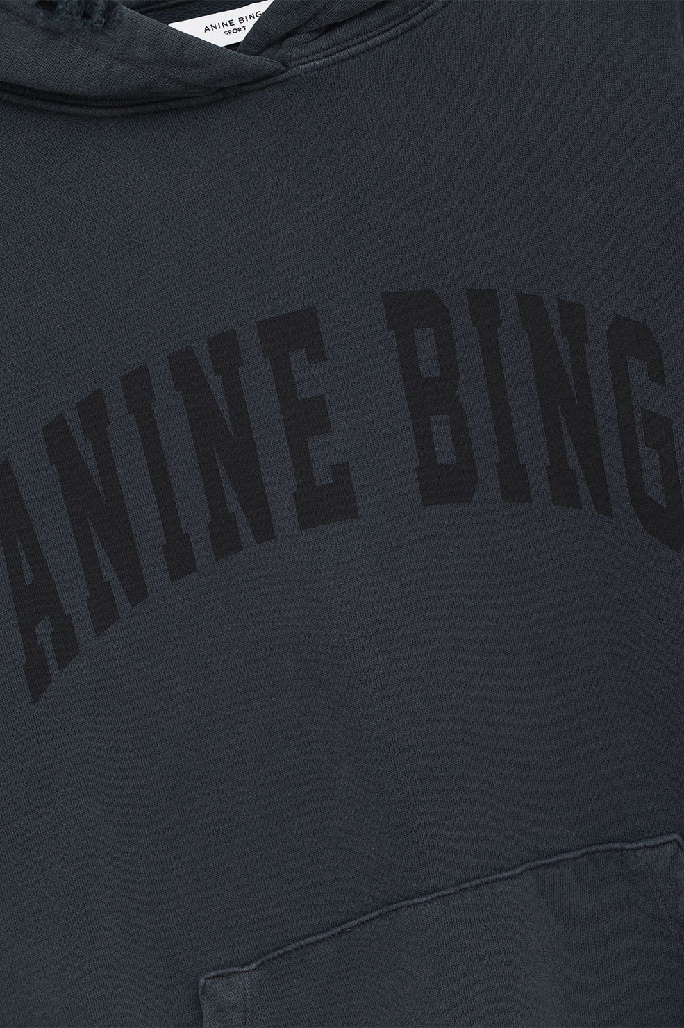 Anine Bing Harvey Sweatshirt – Oversized Hoodie i Vasket Sort med Sporty Detaljer
