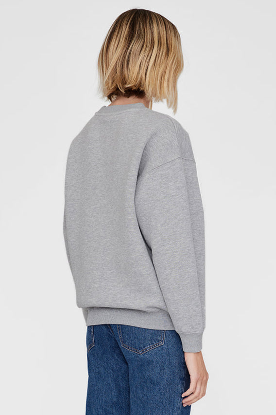 Anine Bing Spencer Sweatshirt – cropped sweatshirt i blød bomuldsfleece med rød grafisk print.