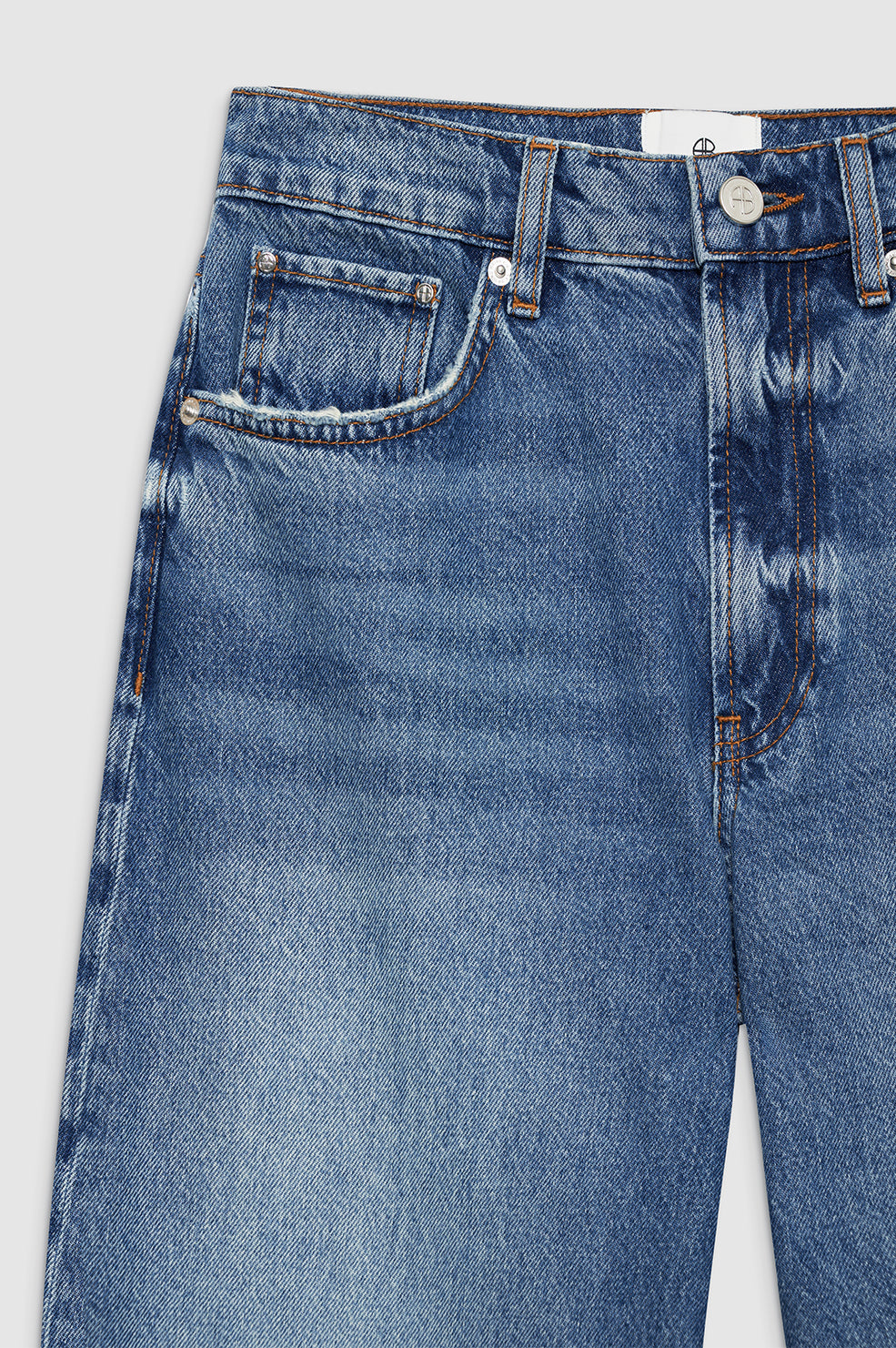 Anine Bing Brie Jean – højtaljede wide-leg jeans i 100% bomuldsdenim med twisted søm-detaljer og afslappet pasform.