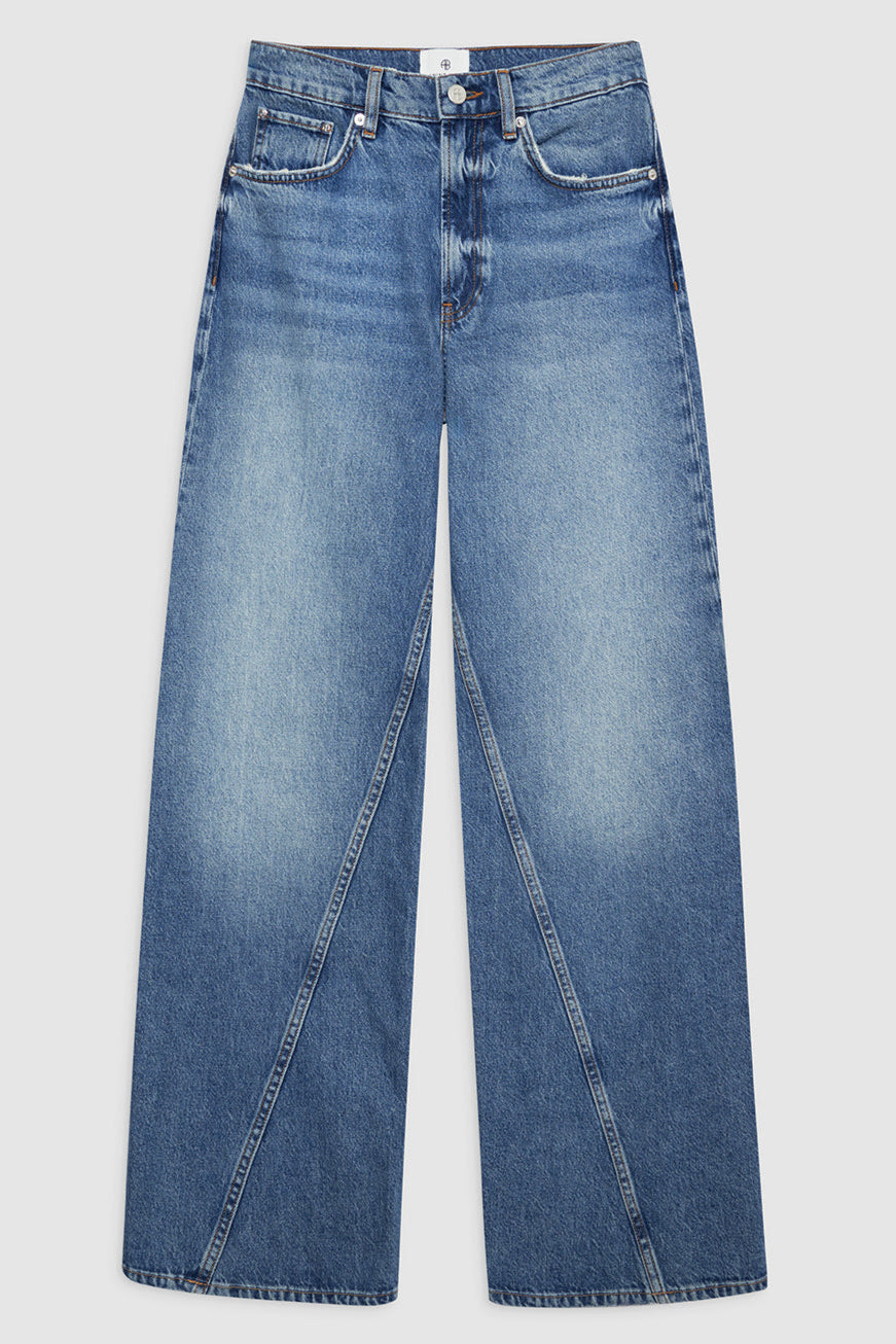 Anine Bing Brie Jean – højtaljede wide-leg jeans i 100% bomuldsdenim med twisted søm-detaljer og afslappet pasform.