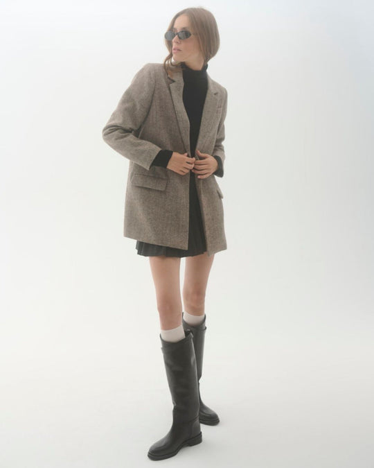 La Rouge Agnete Blazer – brun blazer med klassisk snit og foret inderside.