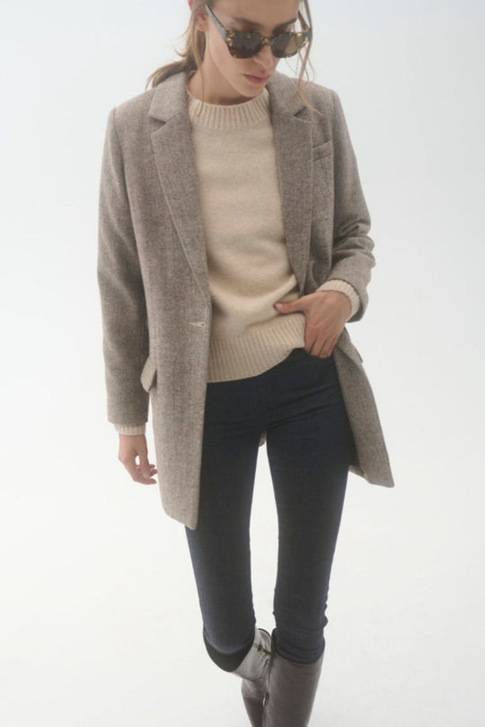 La Rouge Agnete Blazer – brun blazer med klassisk snit og foret inderside.