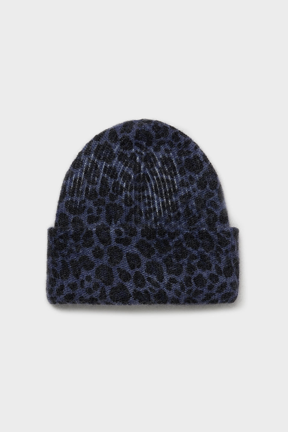 Beanie Blake i Dark Navy Leo i mohair- og uldblanding – blød, varm damehue med iøjnefaldende leo-mønster, perfekt til oversized frakker og chunky støvler