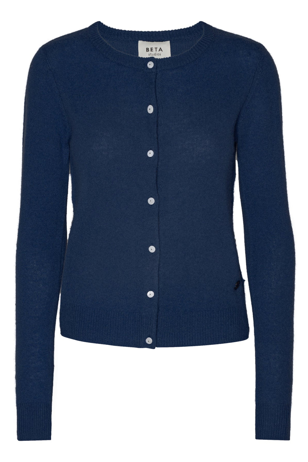 Classic Cashmere Cardigan i 100% Mongolian Cashmere med perlemorsknapper og tidløst design.