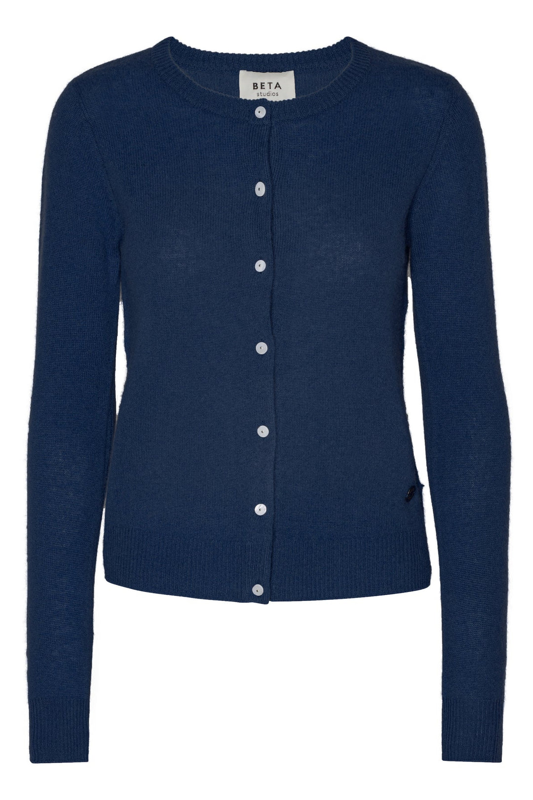 Classic Cashmere Cardigan i 100% Mongolian Cashmere med perlemorsknapper og tidløst design.