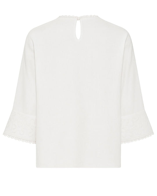 La Rouge Dori Blouse i hvid – bluse med broderi og blondekanter.