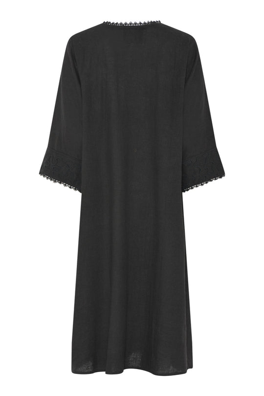 La Rouge Dori Dress – lang sort kjole med broderi og blonder.