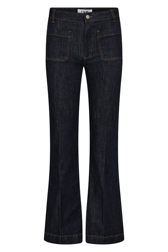 IVY Copenhagen Ann Charlotte Jeans i undone indigo - Flared jeans med mid-waist og patch lommer