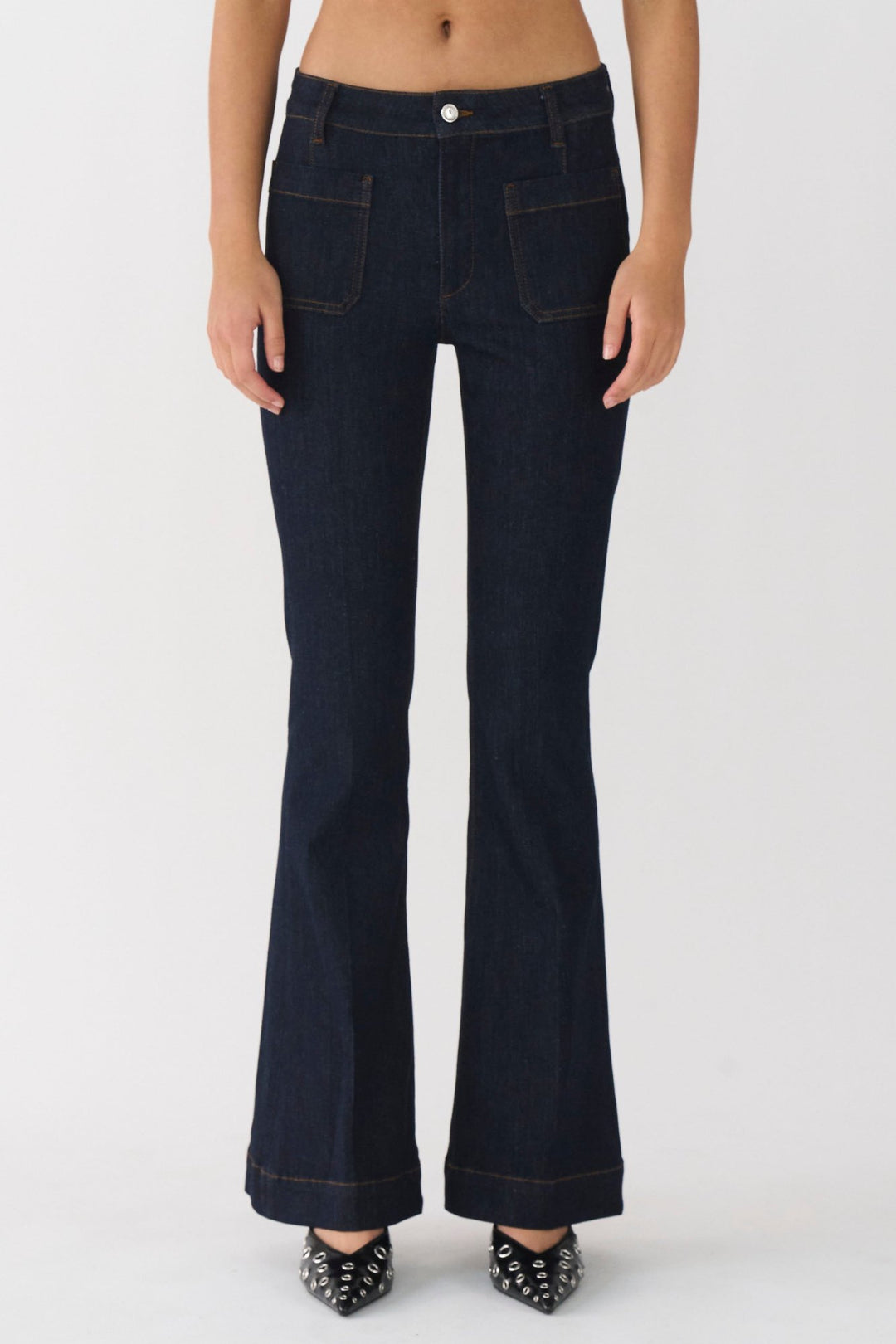 IVY Copenhagen Ann Charlotte Jeans i undone indigo - Flared jeans med mid-waist og patch lommer