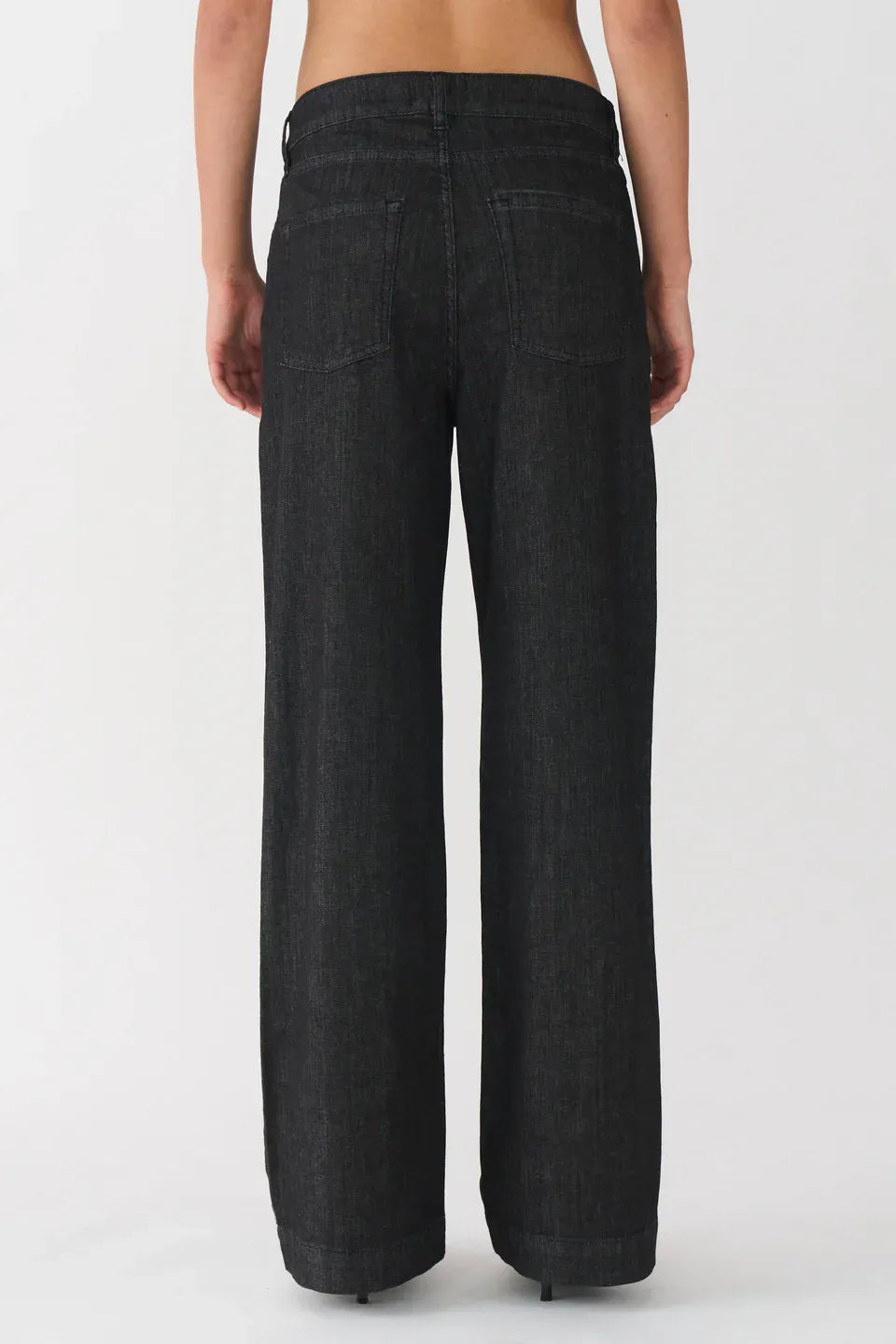 IVY Copenhagen Augusta French Jeans i Medusa Black Rinse. Høj talje, brede ben og stretch for en flatterende pasform.