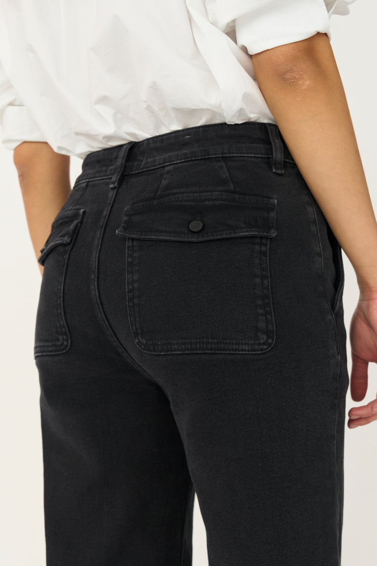 IVY Copenhagen Augusta French Jeans i Medusa Black Rinse. Høj talje, brede ben og stretch for en flatterende pasform.