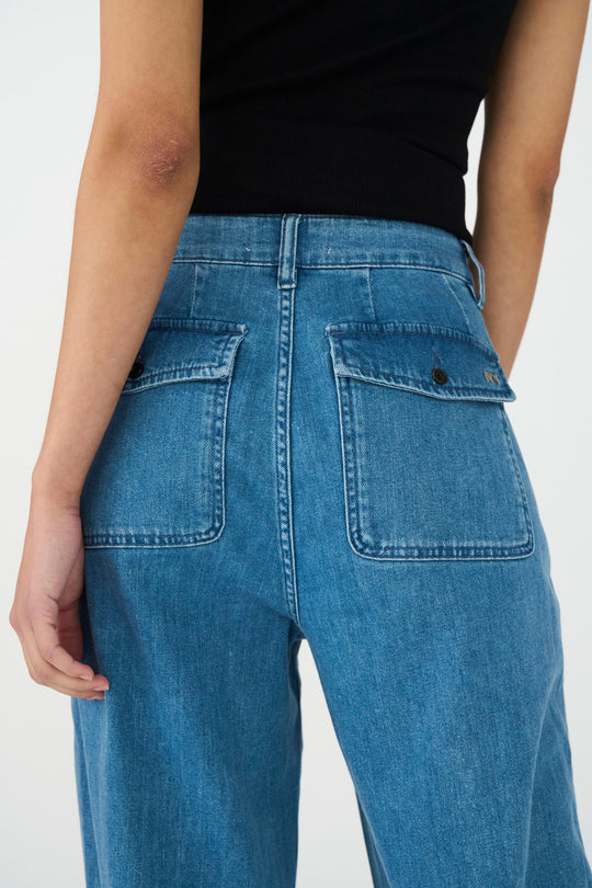 IVY Copenhagen Augusta French Wash Garda Jeans – højtaljede jeans med brede, lige ben og flatterende pasform. Stretch-materiale for komfort.
