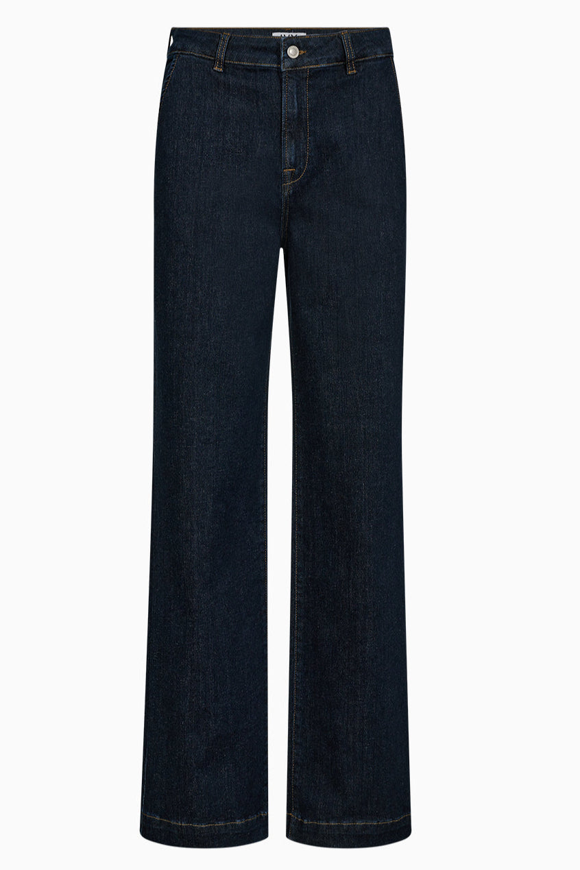 IVY Copenhagen Augusta French Wash Undone Indigo Jeans med høj talje, slim hofte og subtile vide ben. Bæredygtig stretch denim.