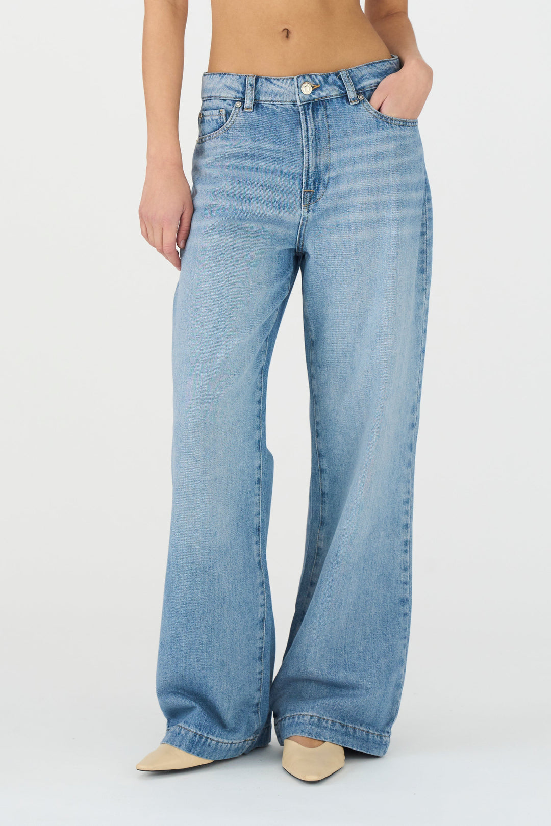 IVY Copenhagen Augusta Wash Palencia jeans i denim blue – høj talje og vide, lige ben i 100 % bomuld.