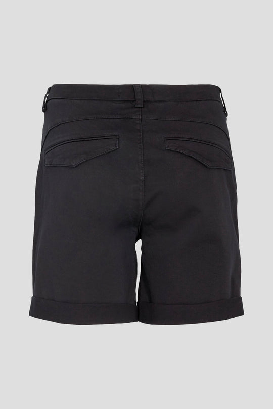 Karmey Chino Shorts fra IVY Copenhagen – casual elegance med mid-rise pasform, stretch og faste opsmøg. Perfekte til sommerens afslappede looks.