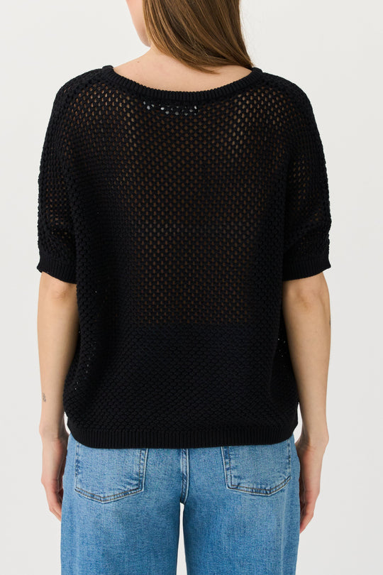 Oversize striktee i sort med gennemsigtigt design fra IVY Copenhagen. Komfortabel og luftig med løst fit.